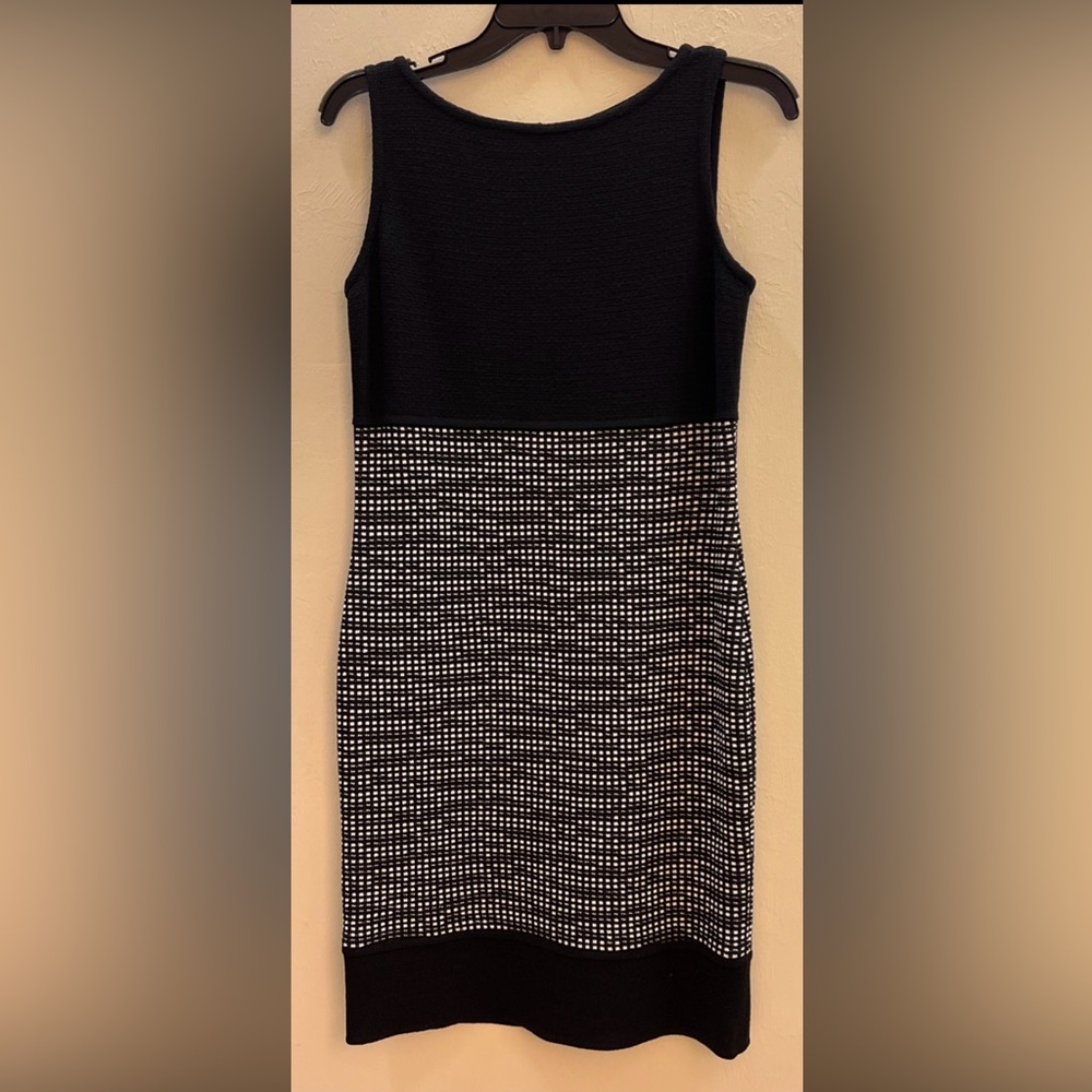 NWOT St. John Black and White Midi Dress size 2 never worn